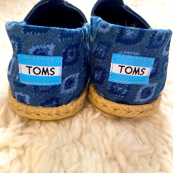 Tom’s Blue Washed Denim Flats - Picture 4 of 5